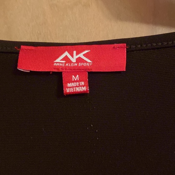 Anne Klein Brown stylish top - Size Med
Nice cond. - Picture 3 of 4